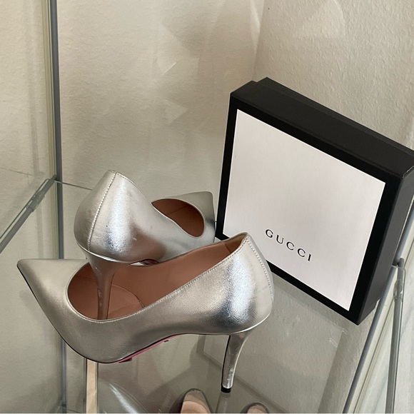 GUCCI Virginia with Removable Crystal Hearts Pumps - Picture 4 of 9